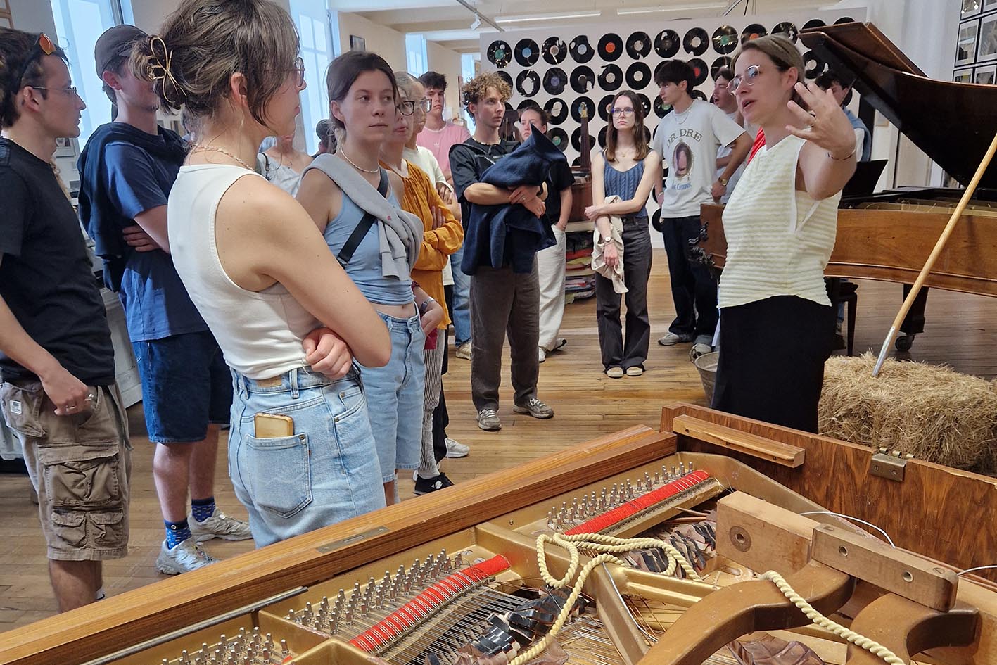 Étudiants en visiste à la fondation du doute